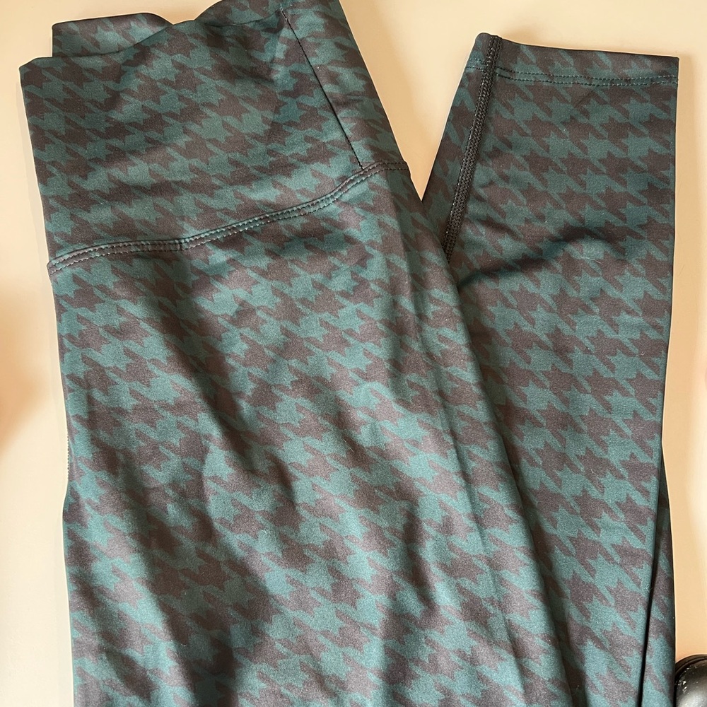 Green and black patterned leggings